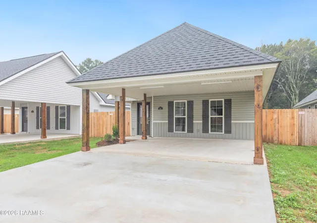 Photo 3 of Single family home for sale at 215 Camerons Cvs Dr, Carencro, LA 70520 | MLS# 2600006387 | Listing updated on 2026-10-08