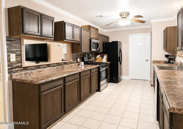 Photo 3 of Sale Pending at 807 Dartez Dr, New Iberia, LA 70563 | MLS# 2600007519 | Listing updated on 2026-09-03