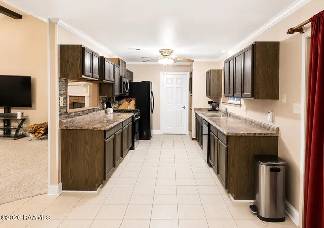 Photo 4 of Sale Pending at 807 Dartez Dr, New Iberia, LA 70563 | MLS# 2600007519 | Listing updated on 2026-09-03
