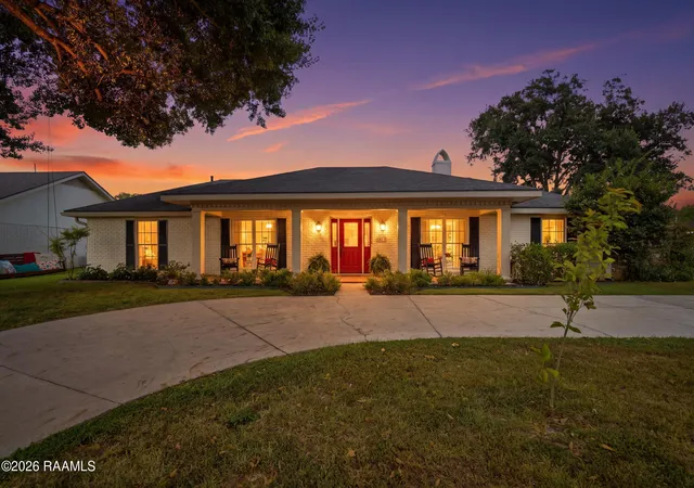 Photo 2 of Sale Pending at 611 Woodvale Ave, Lafayette, LA 70503 | MLS# 2600008237 | Listing updated on 2026-09-08