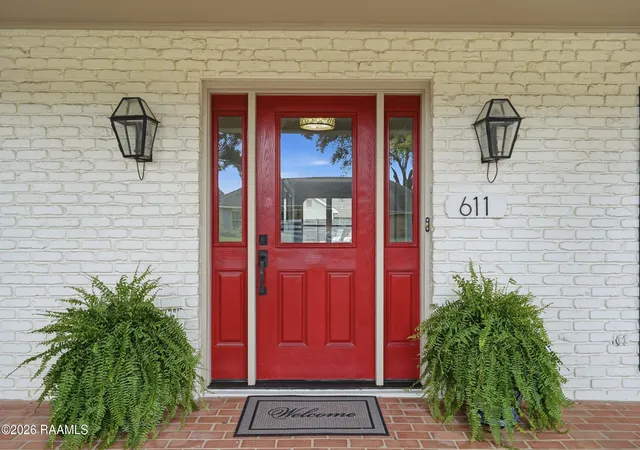 Photo 3 of Sale Pending at 611 Woodvale Ave, Lafayette, LA 70503 | MLS# 2600008237 | Listing updated on 2026-09-08