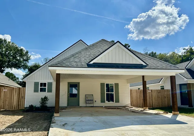 Photo 3 of Single family home for sale at 211 Camerons Cvs Dr, Carencro, LA 70520 | MLS# 2600009164 | Listing updated on 2026-09-30