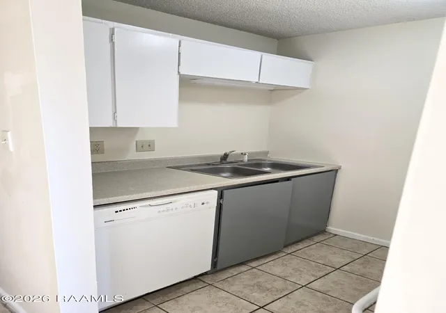 Photo 12 of Sale Pending at 426 Vieux Orleans Cir, Lafayette, LA 70508 | MLS# 2600008490 | Listing updated on 2026-09-10