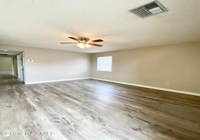 Photo 3 of Sale Pending at 426 Vieux Orleans Cir, Lafayette, LA 70508 | MLS# 2600008490 | Listing updated on 2026-09-10