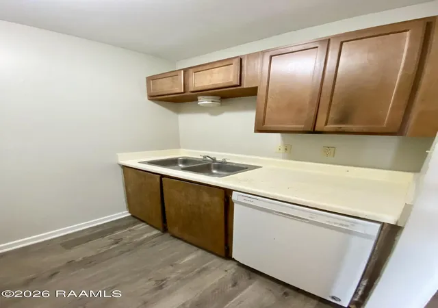 Photo 4 of Sale Pending at 426 Vieux Orleans Cir, Lafayette, LA 70508 | MLS# 2600008490 | Listing updated on 2026-09-10