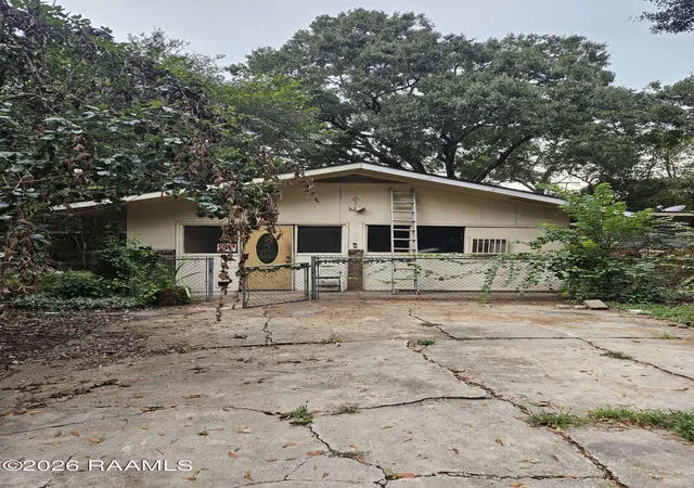 Photo 2 of Single family home for sale at 245 Oak Dr, Saint Martinville, LA 70582 | MLS# 2600008451 | Listing updated on 2026-09-08