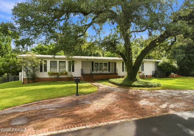 Photo 1 of Single family home for sale at 201 Edgewood Dr, Lafayette, LA 70503 | MLS# 2600008092 | Listing updated on 2026-09-18