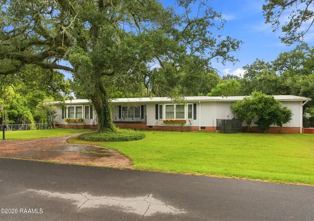 Photo 2 of Single family home for sale at 201 Edgewood Dr, Lafayette, LA 70503 | MLS# 2600008092 | Listing updated on 2026-09-18