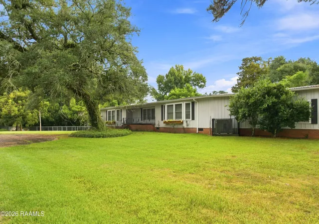 Photo 3 of Single family home for sale at 201 Edgewood Dr, Lafayette, LA 70503 | MLS# 2600008092 | Listing updated on 2026-09-18