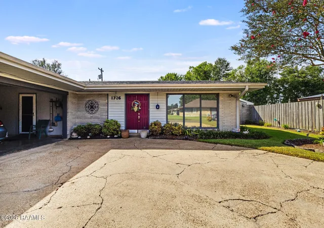 Photo 2 of Single family home for sale at 1726 Jasmine Dr, Opelousas, LA 70570 | MLS# 2600009016 | Listing updated on 2026-09-25