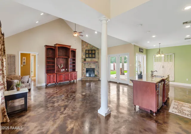 Photo 4 of Single family home for sale at 7280 Main Hwy, Saint Martinville, LA 70582 | MLS# 2600007606 | Listing updated on 2026-09-06