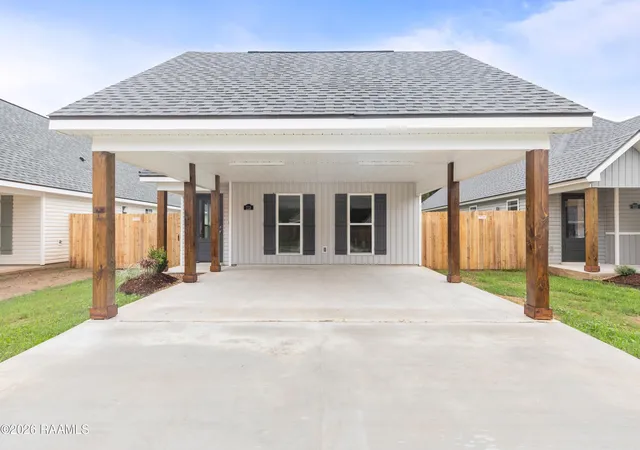 Photo 2 of Single family home for sale at 213 Camerons Cvs Dr, Carencro, LA 70520 | MLS# 2600006388 | Listing updated on 2026-10-08