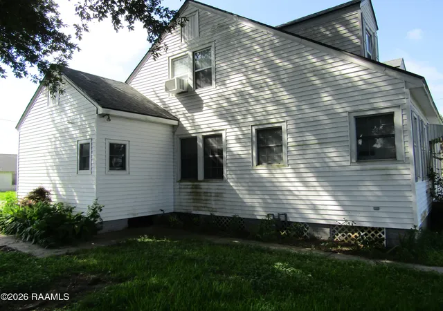 Photo 2 of Single family home for sale at 627 Weeks St, New Iberia, LA 70560 | MLS# 2600008429 | Listing updated on 2026-09-08
