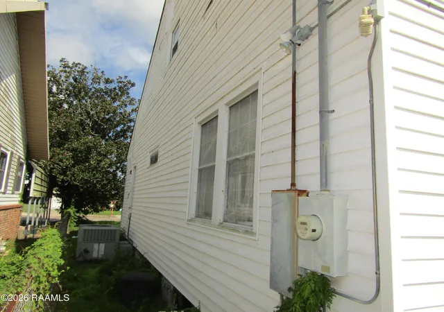 Photo 3 of Single family home for sale at 627 Weeks St, New Iberia, LA 70560 | MLS# 2600008429 | Listing updated on 2026-09-08