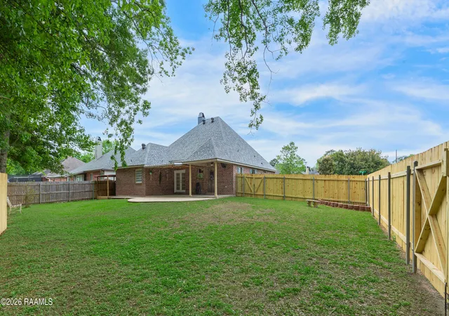 Photo 3 of Single family home for sale at 101 Spring Lake Cir, Lafayette, LA 70508 | MLS# 2600003595 | Listing updated on 2026-09-05