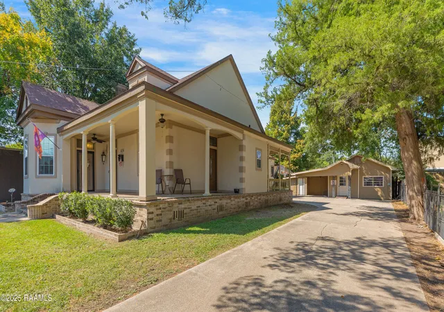 Photo 2 of Single family home for sale at 416 S Iberia St, New Iberia, LA 70560 | MLS# 2500004573 | Listing updated on 2026-10-01