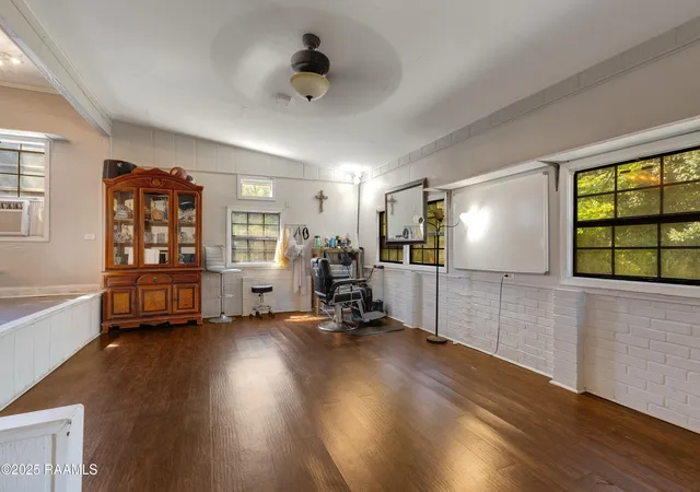 Photo 3 of Single family home for sale at 416 S Iberia St, New Iberia, LA 70560 | MLS# 2500004573 | Listing updated on 2026-10-01