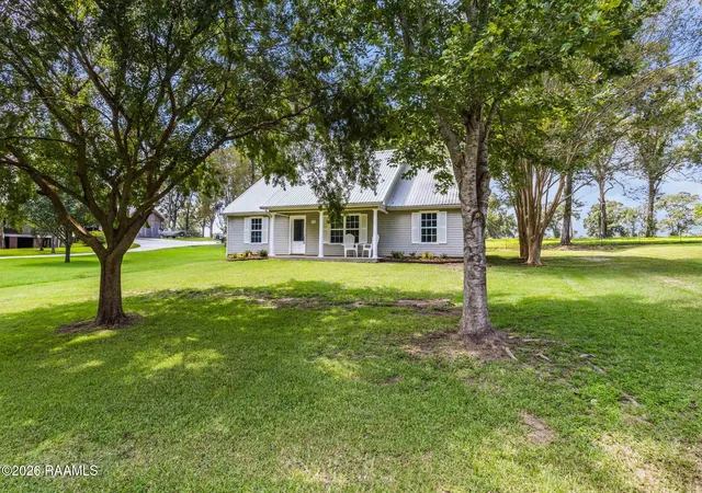 Photo 1 of Single family home for sale at 32 Hidden Hills Lake Rd, Arnaudville, LA 70512 | MLS# 2600008514 | Listing updated on 2026-09-11
