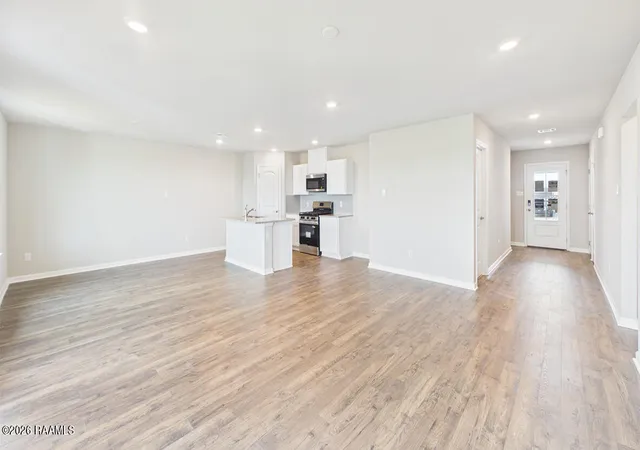 Photo 3 of Single family home for sale at 416 Wrenwood Dr, New Iberia, LA 70560 | MLS# 2600008343 | Listing updated on 2026-09-04