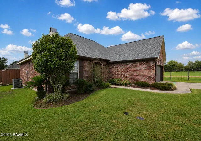 Photo 3 of Single family home for sale at 107 Seabird Cvs, Carencro, LA 70520 | MLS# 2600008425 | Listing updated on 2026-10-12