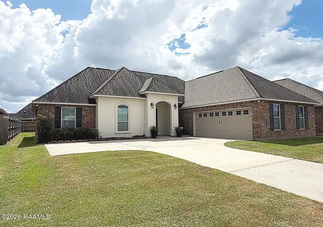 Photo 1 of Single family home for sale at 211 Meadowland Dr, Lafayette, LA 70507 | MLS# 2600009336 | Listing updated on 2026-10-07