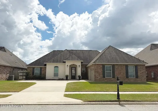 Photo 3 of Single family home for sale at 211 Meadowland Dr, Lafayette, LA 70507 | MLS# 2600009336 | Listing updated on 2026-10-07
