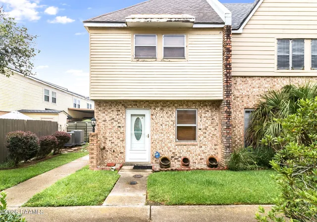 Townhouse for sale at 1316 Dulles Dr #A, Lafayette, LA 70506 | MLS# 2600008292
