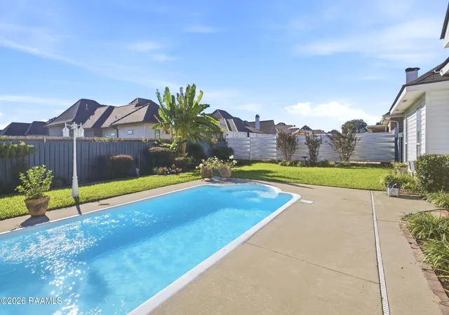 Photo 2 of Single family home for sale at 407 Gordon Crockett Dr, Lafayette, LA 70508 | MLS# 2600009582 | Listing updated on 2026-10-12
