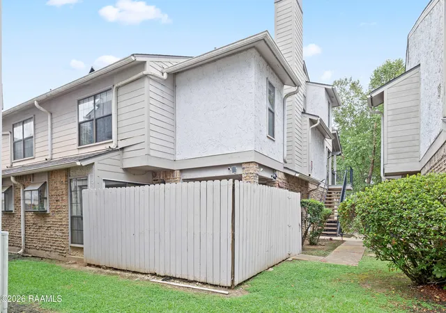 Photo 1 of Condo for sale at 1304 E Bayou Pkwy #5b, Lafayette, LA 70508 | MLS# 2600007968 | Listing updated on 2026-09-08