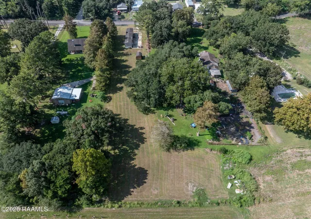Photo 27 of Manufactured home for sale at 9818 Lake Peigneur Rd, New Iberia, LA 70560 | MLS# 2600008489 | Listing updated on 2026-09-09