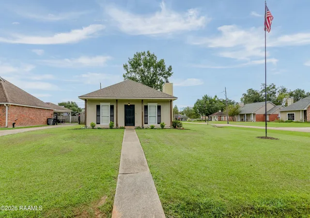 Photo 2 of Single family home for sale at 17510 Nine Oaks Ave, Baton Rouge, LA 70817 | MLS# 2600008401 | Listing updated on 2026-09-24