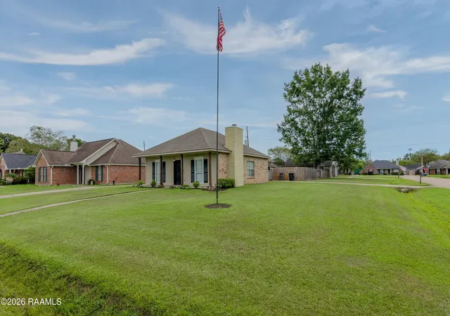 Photo 3 of Single family home for sale at 17510 Nine Oaks Ave, Baton Rouge, LA 70817 | MLS# 2600008401 | Listing updated on 2026-09-24