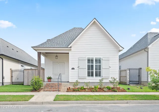 Photo 1 of Sale Pending at 303 Manor House Ln, Lafayette, LA 70507 | MLS# 2600008284 | Listing updated on 2026-09-08