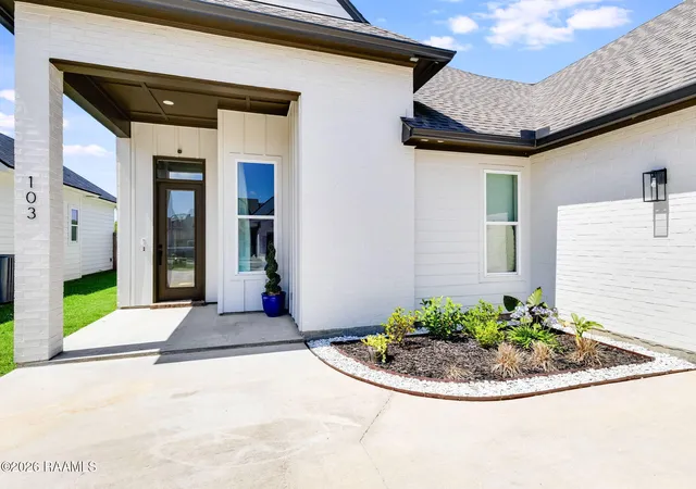 Photo 3 of Single family home for sale at 103 Queen Palm Cir, Youngsville, LA 70592 | MLS# 2600008376 | Listing updated on 2026-09-10