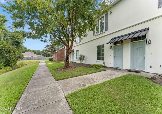 Photo 2 of Townhouse for sale at 4000 Lake Beau Pre Blvd #10, Baton Rouge, LA 70820 | MLS# 2600008566 | Listing updated on 2026-09-12