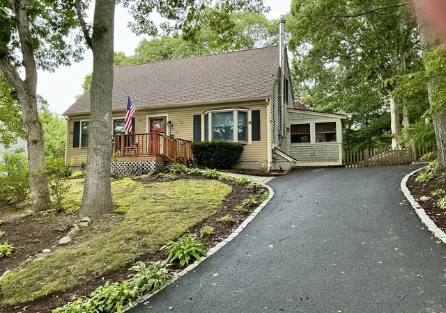 Photo 1 of Single family home for sale at 17 Mohawk Rd, Mashpee, MA 02649 | MLS# 22604888 | Listing updated on 2026-10-27