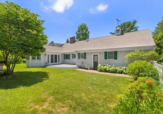 Photo 3 of Single family home for sale at 175 Hickory Hl Cir, Osterville, MA 02655 | MLS# 22604359 | Listing updated on 2026-09-13