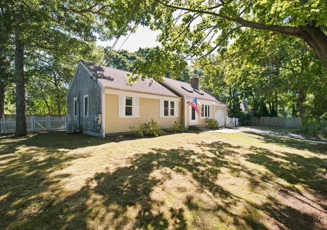 Photo 3 of Single family home for sale at 277 Scudder Ave, Hyannis, MA 02601 | MLS# 22604447 | Listing updated on 2026-09-14