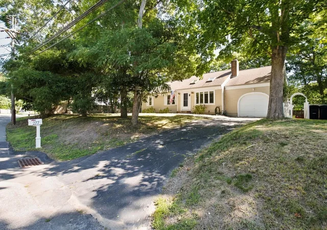 Photo 3 of Single family home for sale at 277 Scudder Ave, Hyannis, MA 02601 | MLS# 22604447 | Listing updated on 2026-10-12