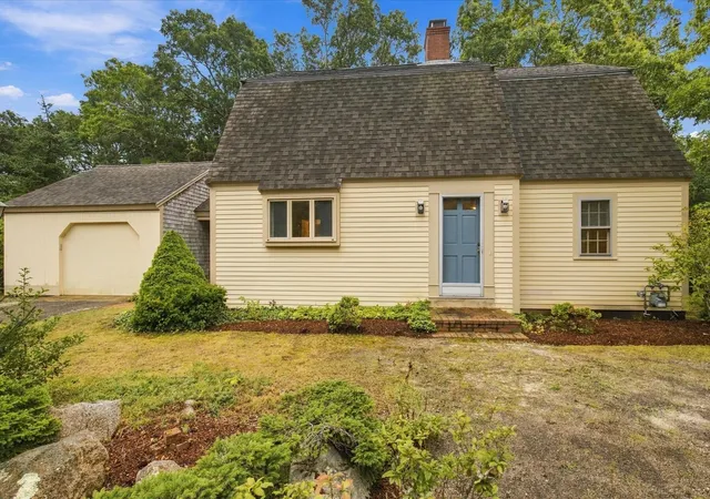 Photo 2 of Single family home for sale at 149 Round Cvs Rd, Harwich, MA 02645 | MLS# 22604959 | Listing updated on 2026-10-25