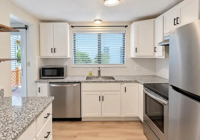 Listing Photo 5 - Condo for sale in building located at 104 Vlg Dr, Bourne, MA 02532 - Unit #UNIT 104