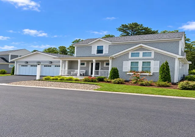 Photo 3 of Single family home for sale at 8 Topspin Way, Mashpee, MA 02649 | MLS# 22604634 | Listing updated on 2026-09-15