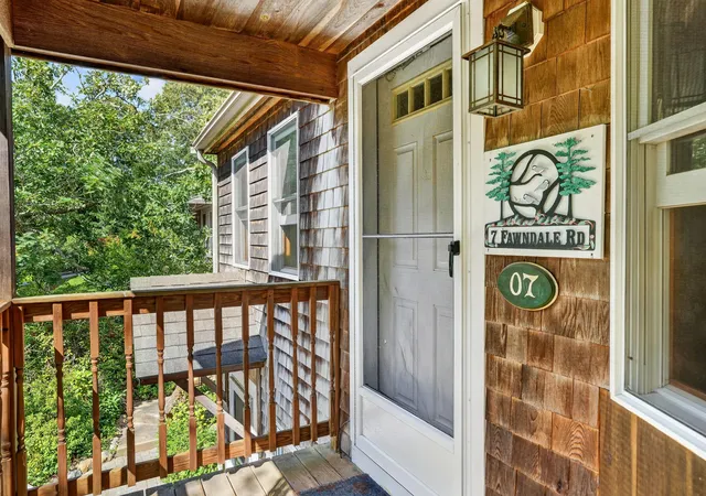 Photo 3 of Sale Pending at 7 Fawndale Rd, Vineyard Haven, MA 02568 | MLS# 22604597 | Listing updated on 2026-10-29