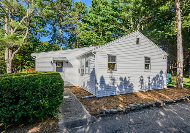 Photo 2 of Single family home for sale at 466 Old Ml Rd, Osterville, MA 02655 | MLS# 22604877 | Listing updated on 2026-10-27