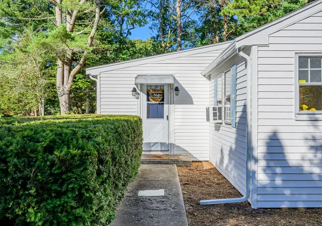 Photo 3 of Single family home for sale at 466 Old Ml Rd, Osterville, MA 02655 | MLS# 22604877 | Listing updated on 2026-10-27