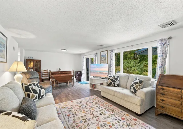 Listing Photo 4 - Condo for sale in building located at 14 Woodrise Rd, Falmouth, MA 02540 - Unit #UNIT 14