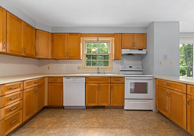 Photo 3 of Single family home for sale at 204 Woods Hole Rd, Falmouth, MA 02540 | MLS# 22604880 | Listing updated on 2026-10-27