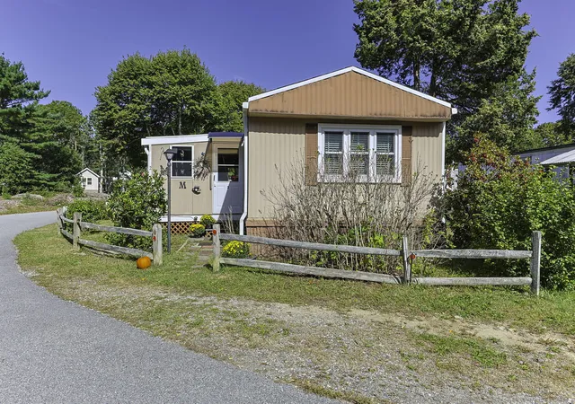 Listing Photo 4 - Condo for sale in building located at 2 5th Ave, Taunton, MA 01570 - Unit #2