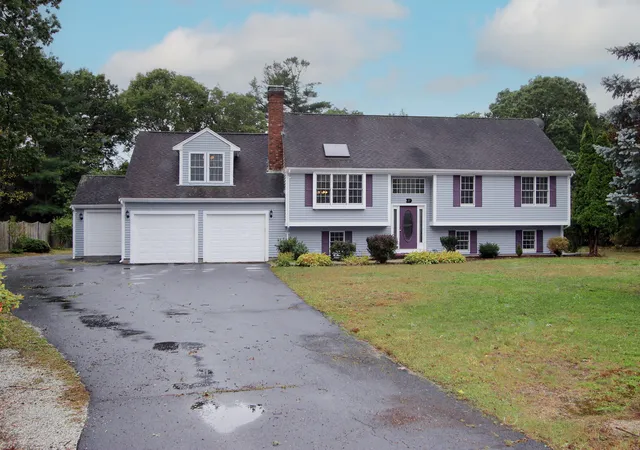 Photo 1 of Single family home for sale at 37 Yearling Run Rd, Buzzards Bay, MA 02532 | MLS# 22604979 | Listing updated on 2026-10-12
