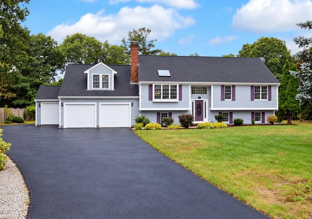 Photo 2 of Single family home for sale at 37 Yearling Run Rd, Buzzards Bay, MA 02532 | MLS# 22604979 | Listing updated on 2026-10-12
